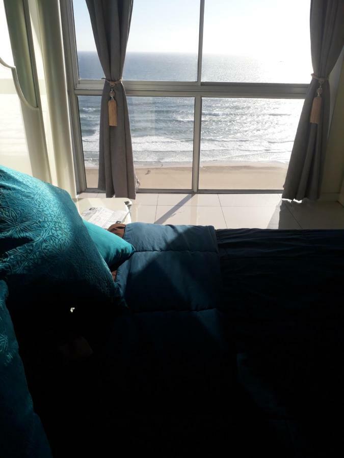 Into The Blue On The Beach Durban Exterior photo